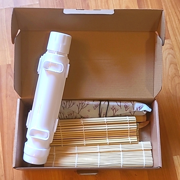 NWOT Sushi Rolling kit - Picture 2 of 8